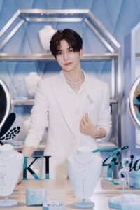 <span class="source-brand">[sunghanbin_official]</span>  のサムネイル